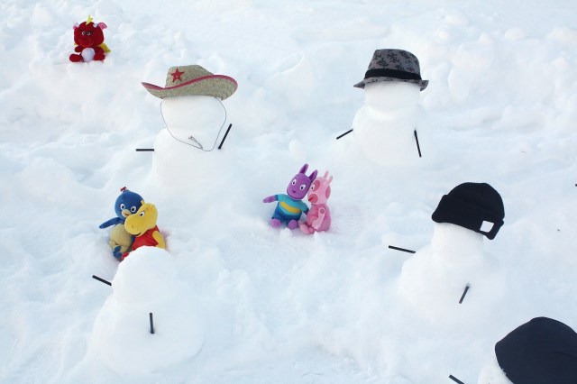 I do beleive half of that couple in the center is "Uniqua" from  "The Backyardigans"